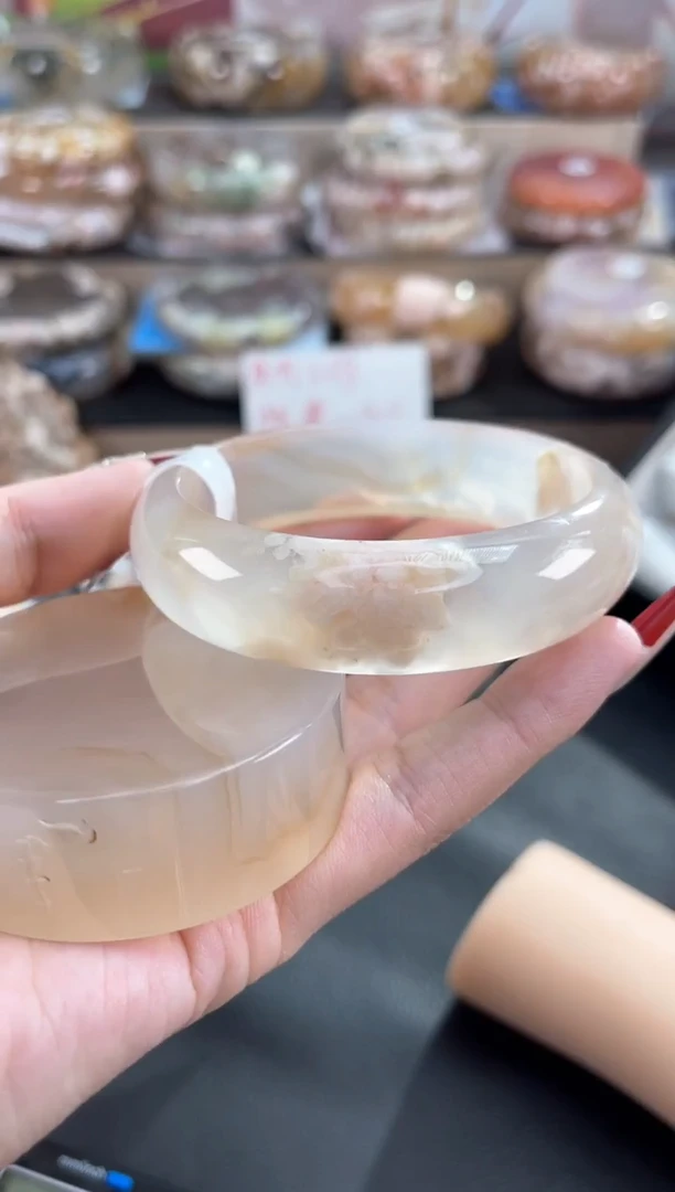 未镶嵌手镯石英质玉59