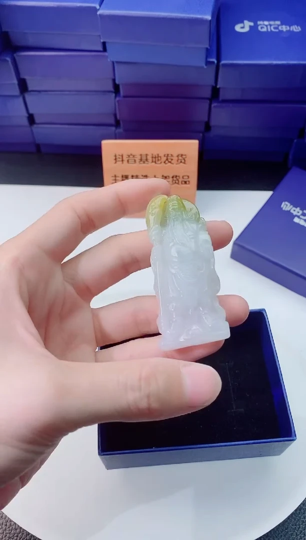 翡翠未镶嵌颈饰
