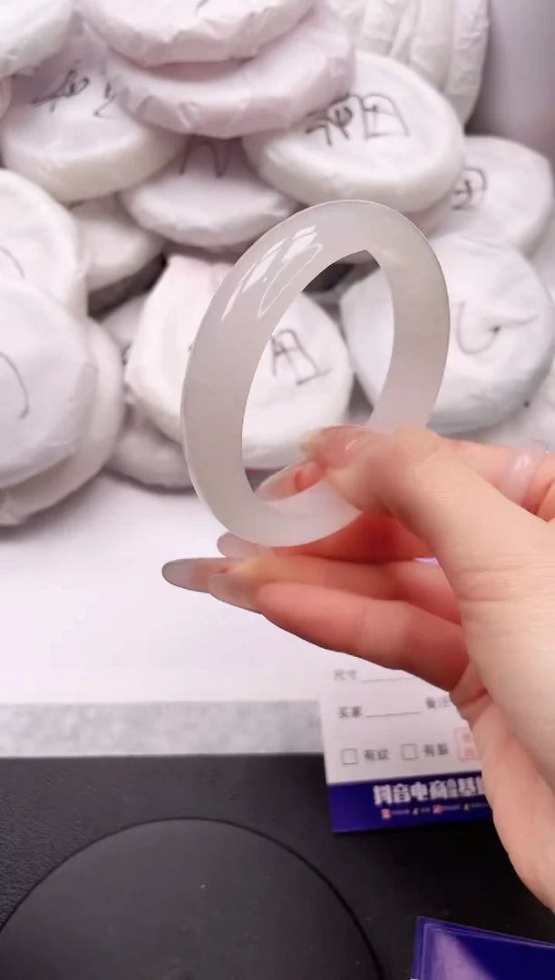 【闪购商品】石英质玉手镯未镶嵌19L105-56