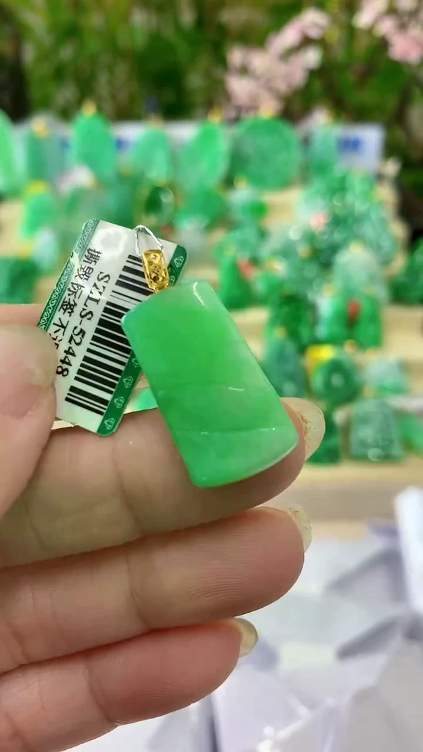 【闪购商品】翡翠颈饰18K金镶嵌挂件