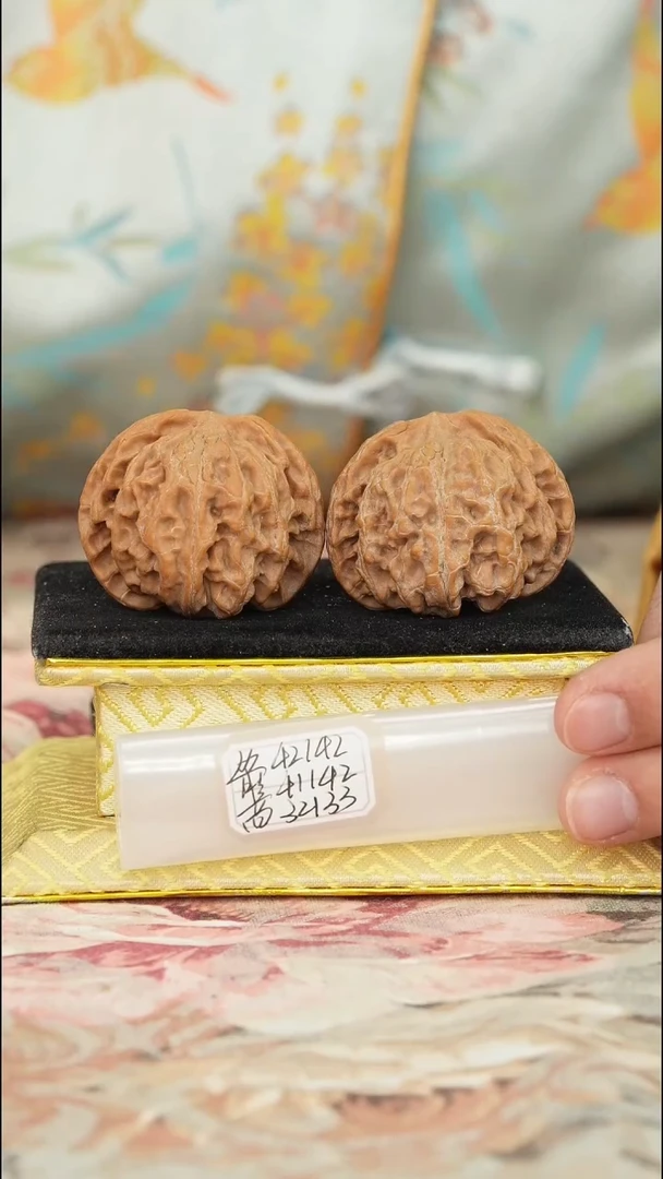 【闪购商品】文玩核桃把件苹果园