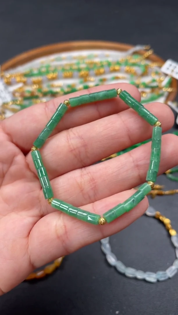 套链18K金镶嵌翡翠一条   P530