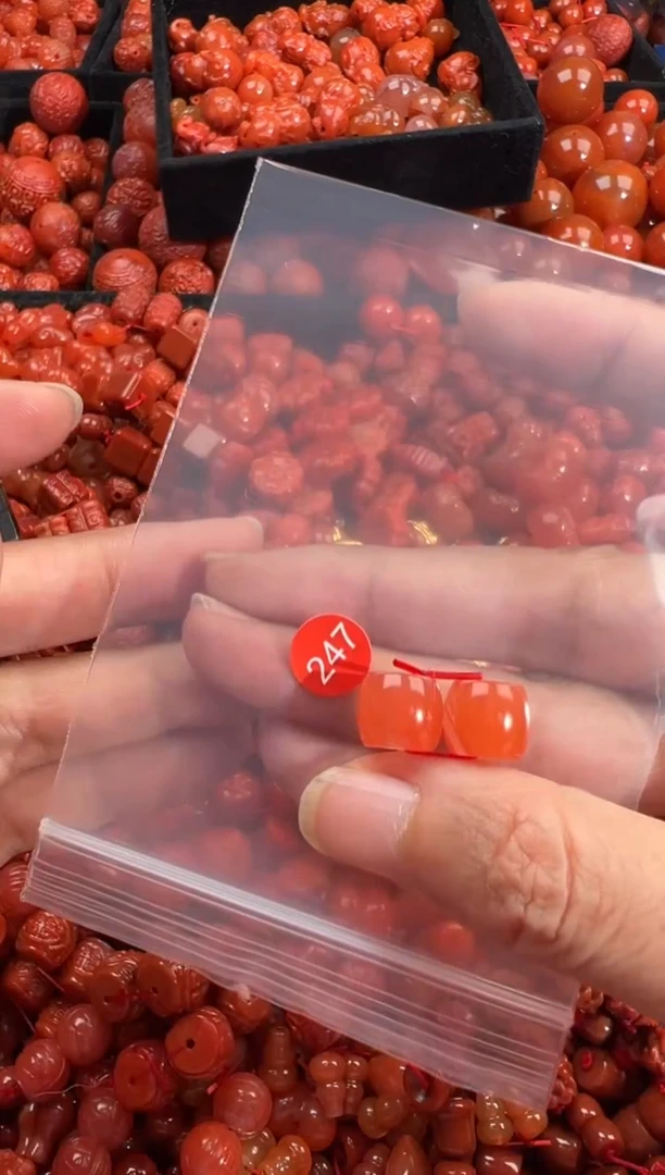 南红玛瑙未镶嵌颈饰1