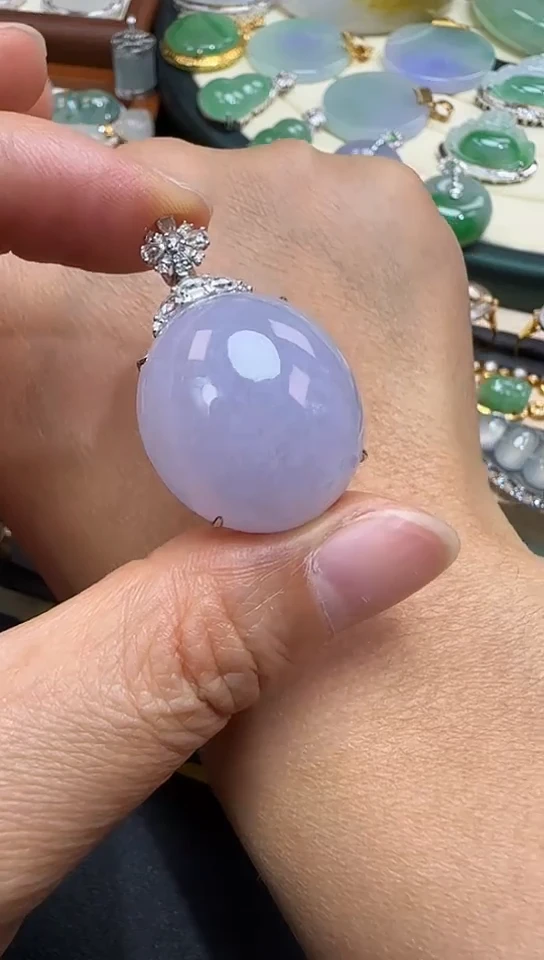 颈饰18K金镶嵌翡翠蛋面吊坠