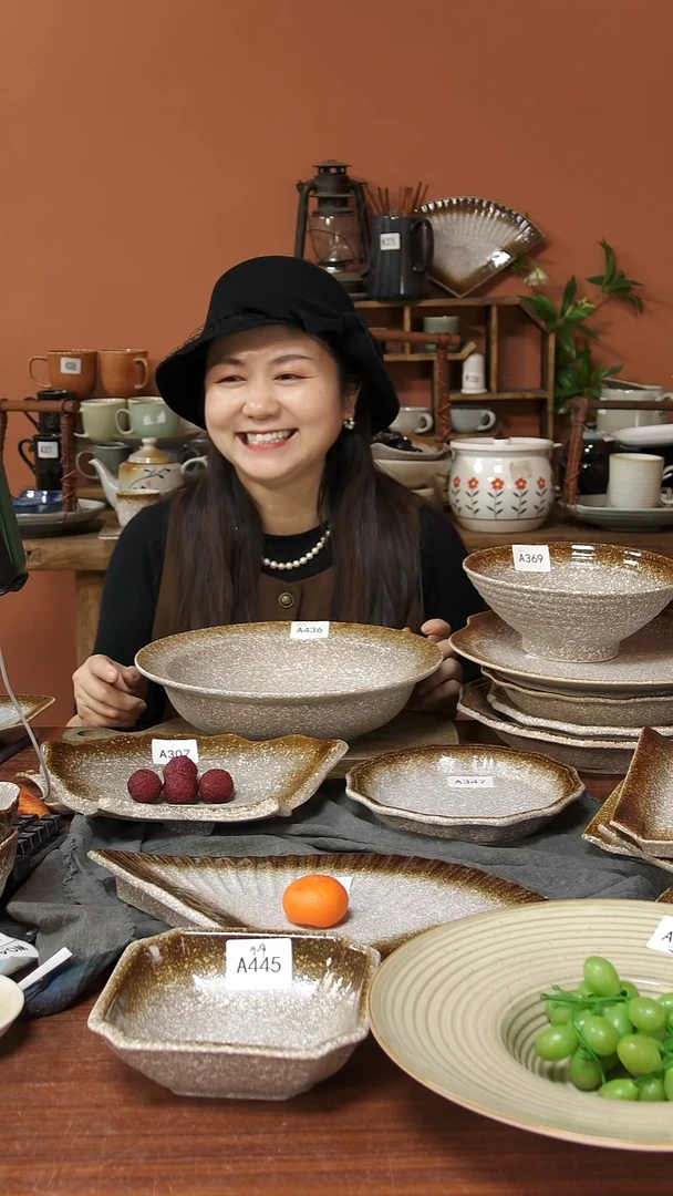陶瓷A436 一只陶瓷草帽大汤碗可能微瑕