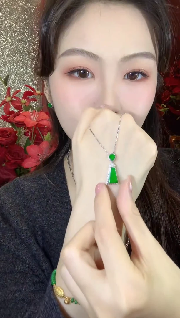 吊坠(不含链)18K金镶嵌翡翠A9翡翠多样性发一件