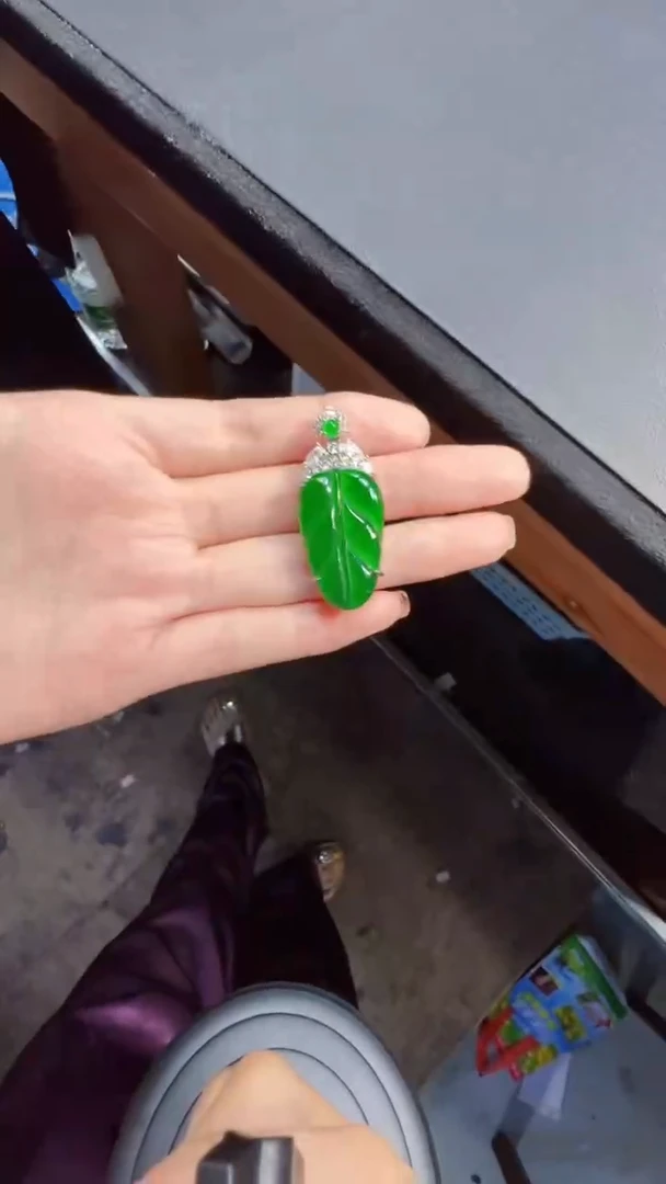 未镶嵌定制翡翠翡翠A货有轻微色差属于正常现象，叶子多样性发货1