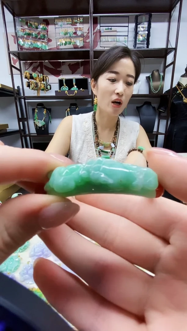 颈饰未镶嵌翡翠手串