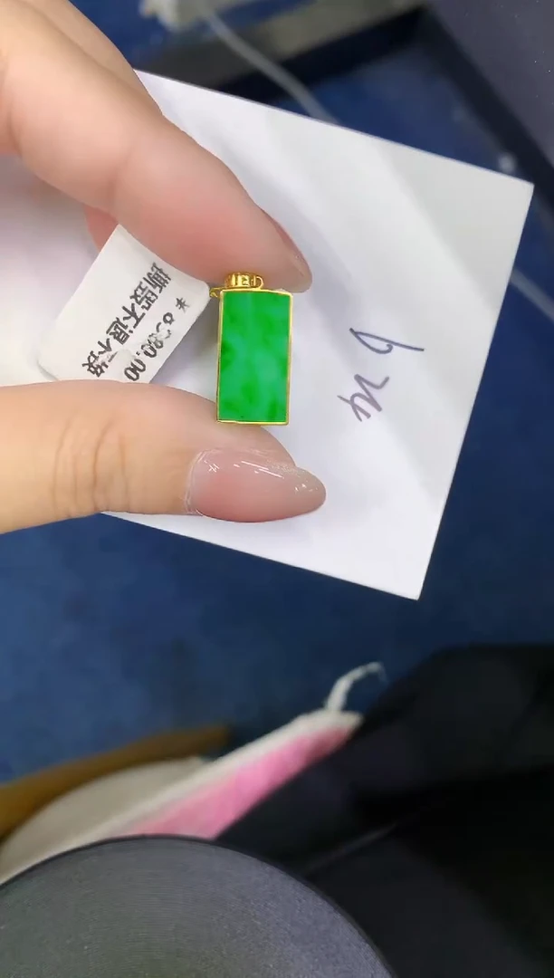 颈饰18K金镶嵌翡翠缅甸天然翡翠A货