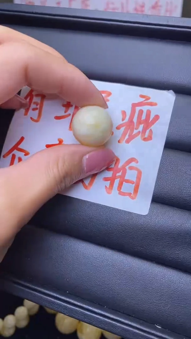 未镶嵌琥珀裸石葵.66
