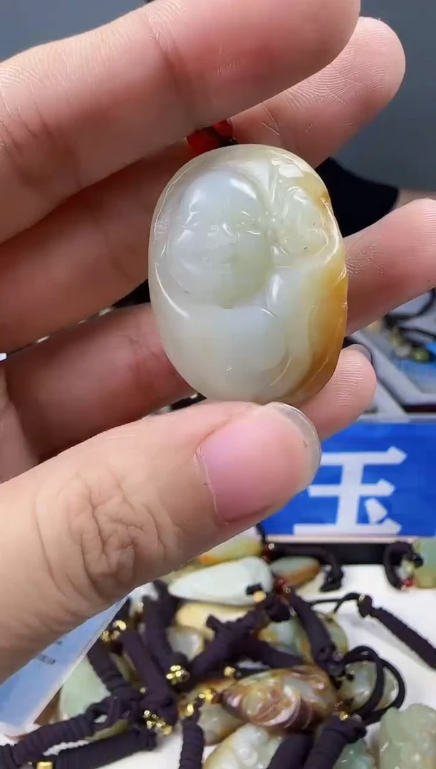 和田玉未镶嵌颈饰1