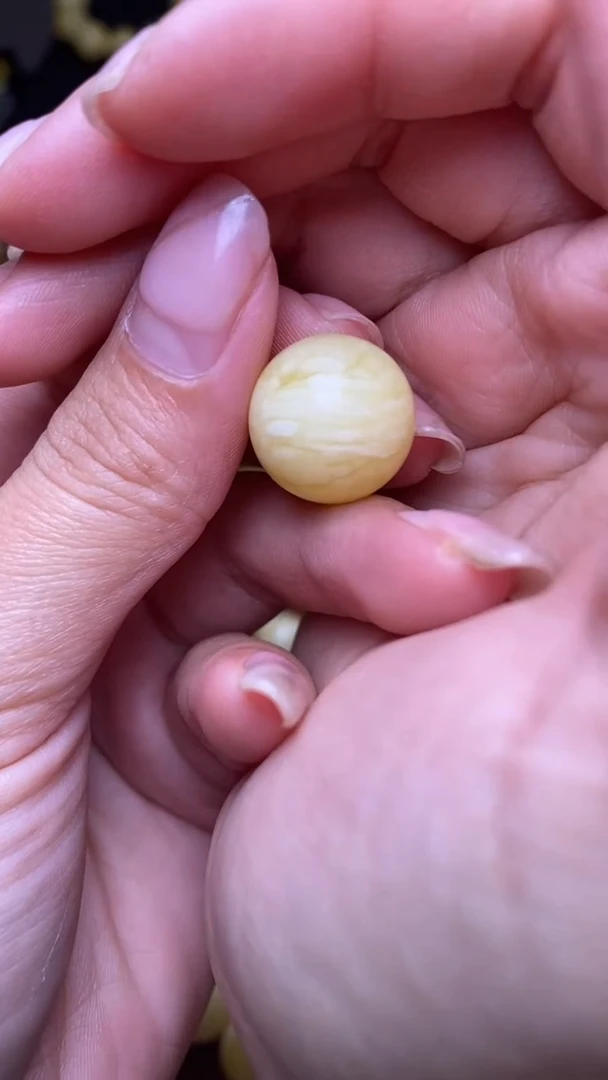 未镶嵌琥珀裸石葵. 70