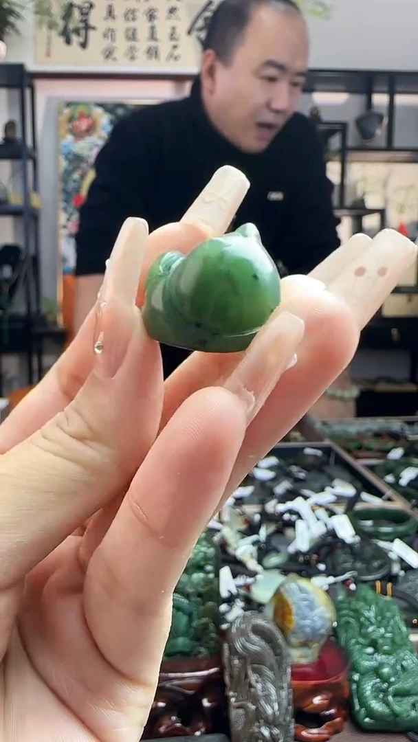 颈饰未镶嵌和田玉趴趴猫