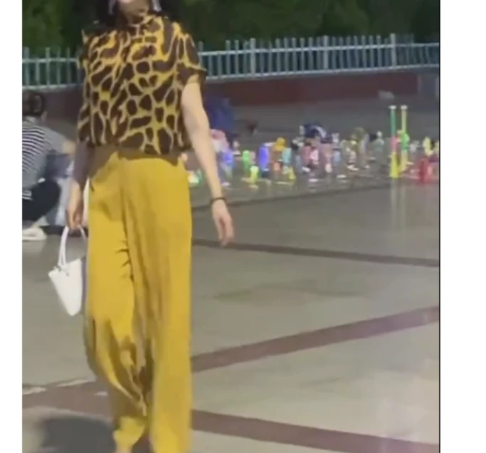 2025夏季时尚潮流百搭精品女装可RVBHS