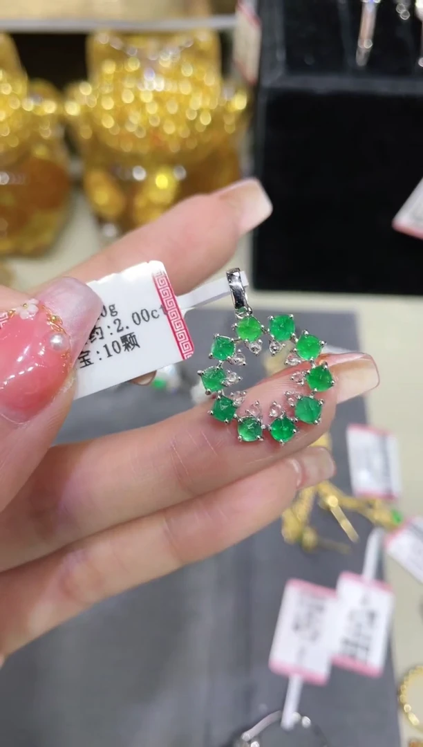 18K金镶嵌祖母绿吊坠甜甜圈