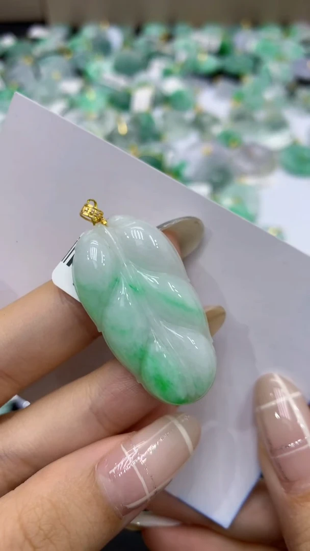 翡翠18K金镶嵌颈饰天然缅甸翡翠A货