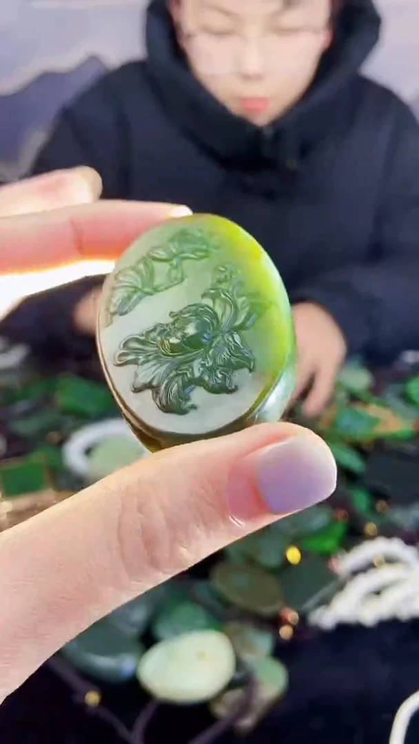 颈饰未镶嵌和田玉1