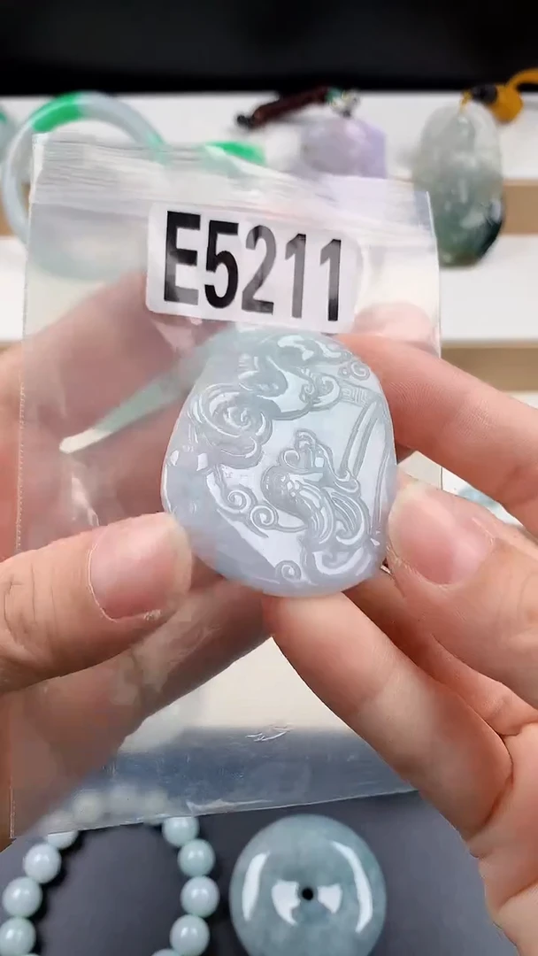 颈饰未镶嵌翡翠天然翡翠吊坠挂件