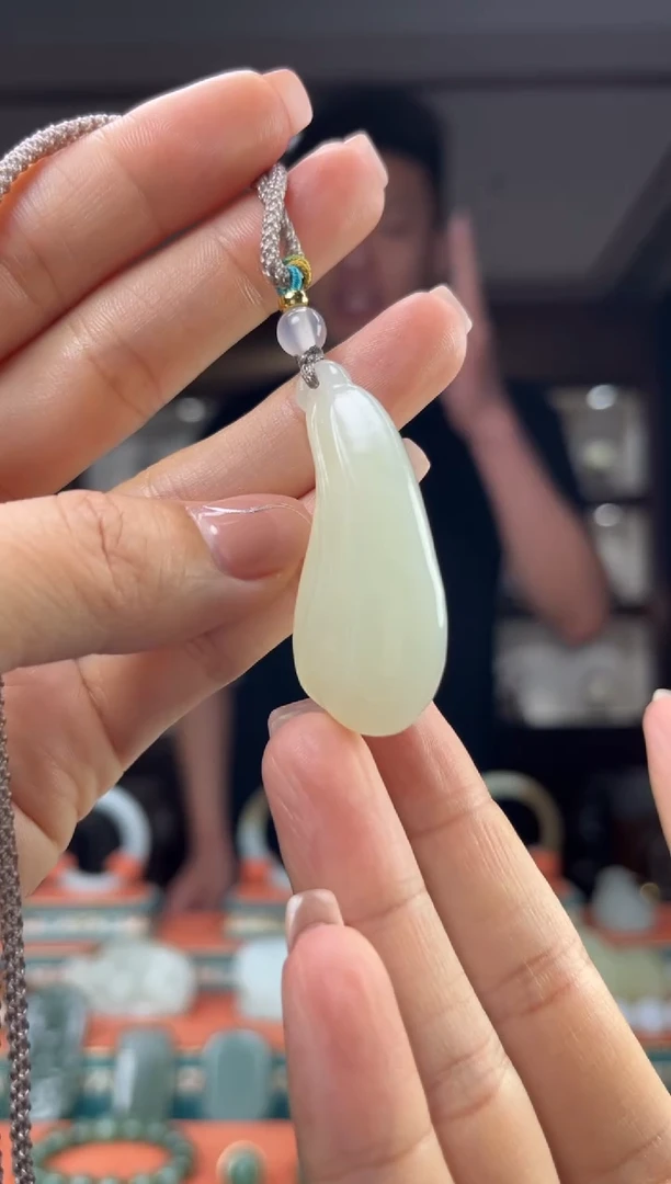 和田玉未镶嵌颈饰佩佩