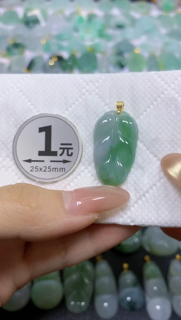 颈饰18K金镶嵌翡翠天然翡翠A货