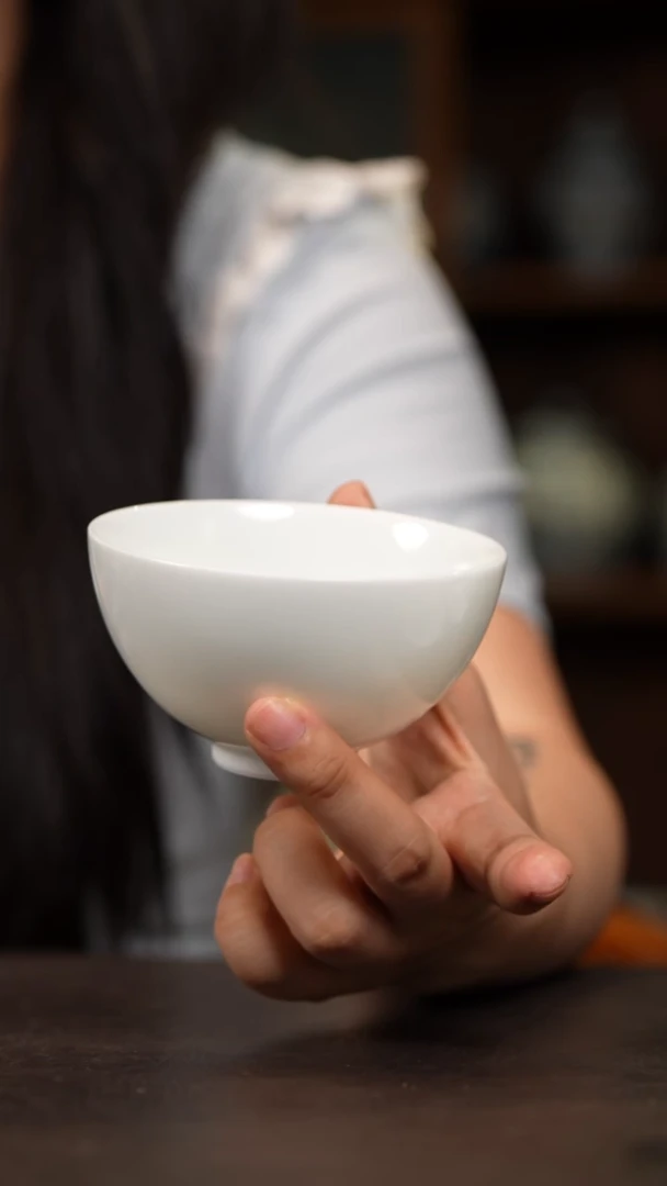 摆件景德镇白胎鸡心杯