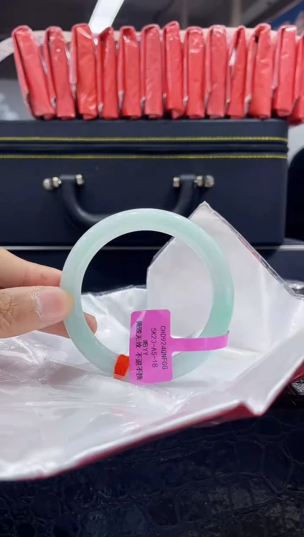 未镶嵌手镯翡翠5