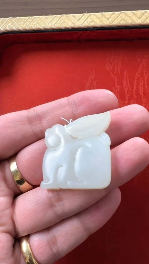 未镶嵌和田玉挂件新疆老熟料生肖兔雕件