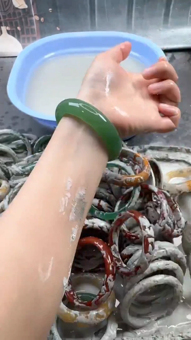 【闪购商品】石英质玉手镯未镶嵌32