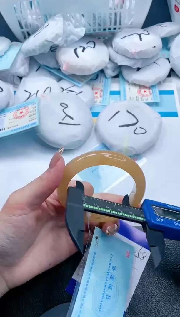 【闪购商品】石英质玉手镯未镶嵌22V258-60