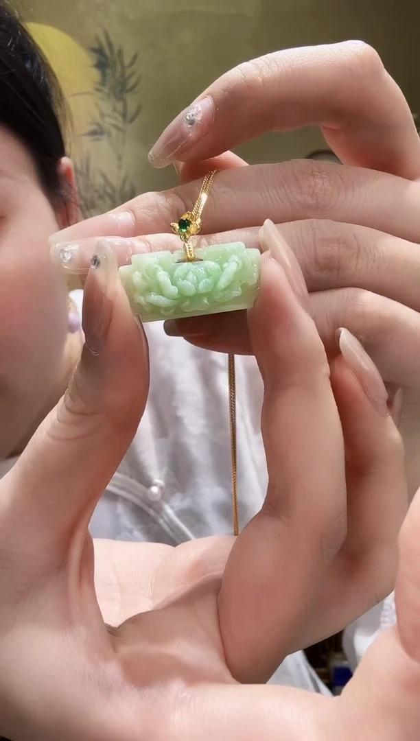 颈饰未镶嵌翡翠吊坠