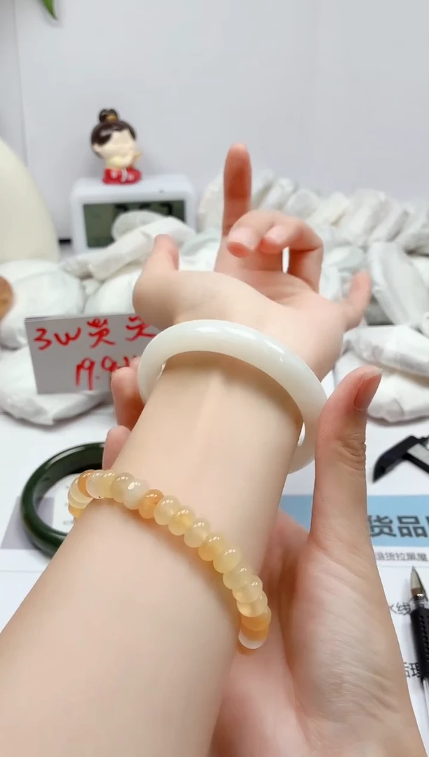 和田玉手镯未镶嵌235/58.1