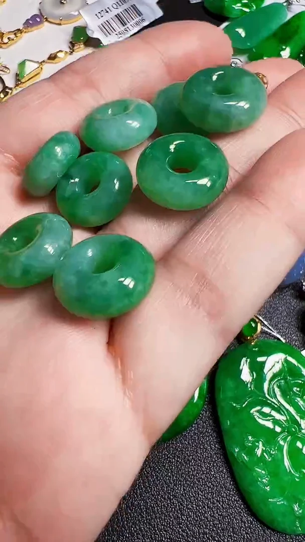 颈饰未镶嵌翡翠多样性发货发1