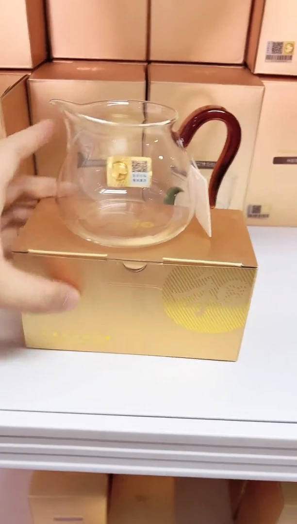 禾器晶悦琥珀色。清禾杯琥珀一对