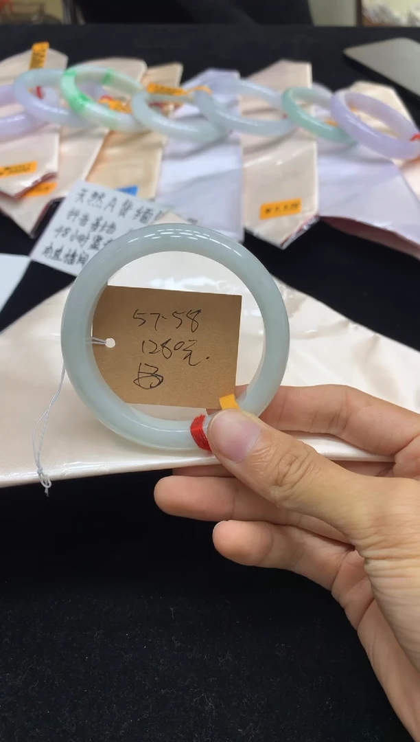 未镶嵌手镯翡翠（48小时鉴赏）