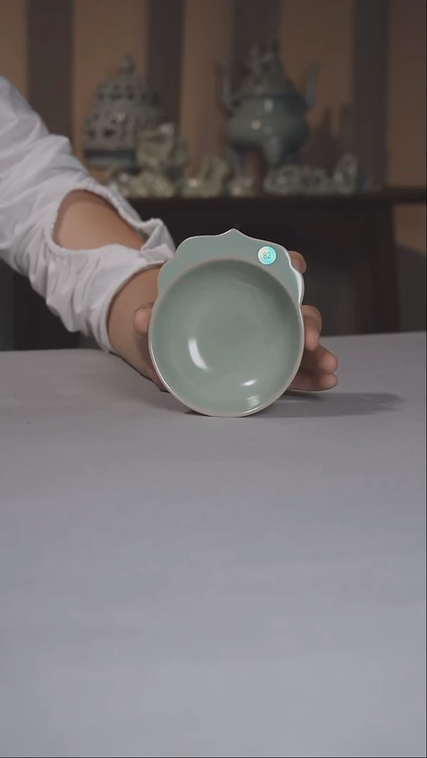 汝瓷82号微瑕帽檐杯