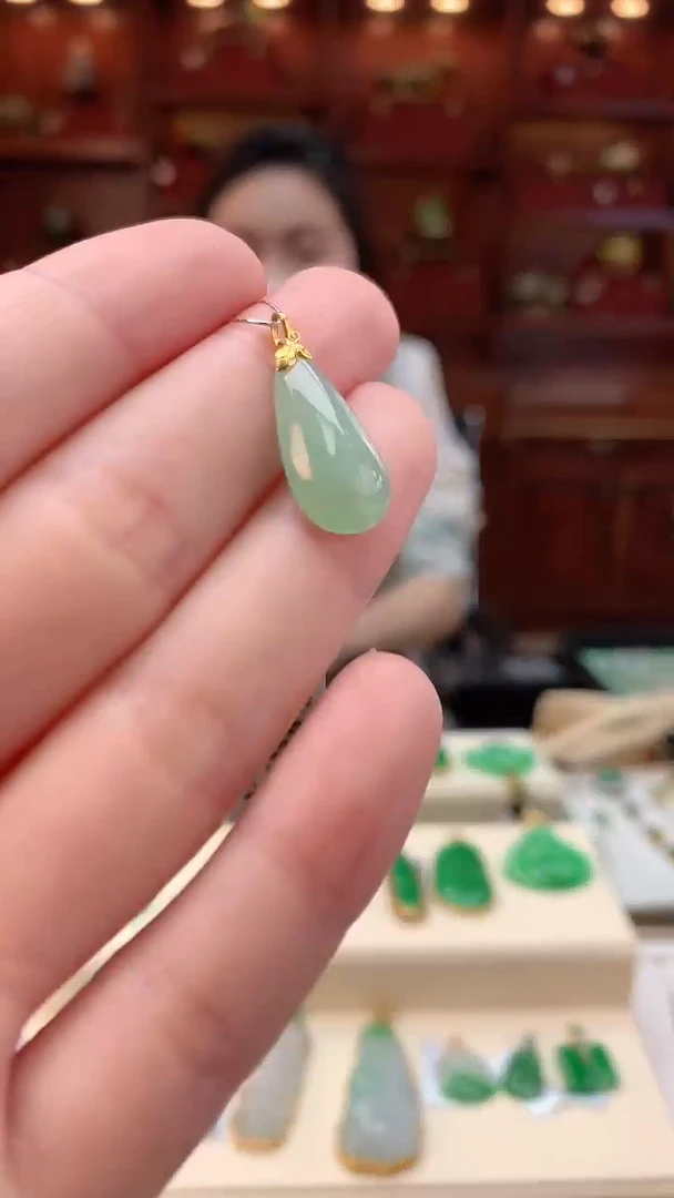 【闪购商品】翡翠颈饰18K金镶嵌赠礼盒证书 敏