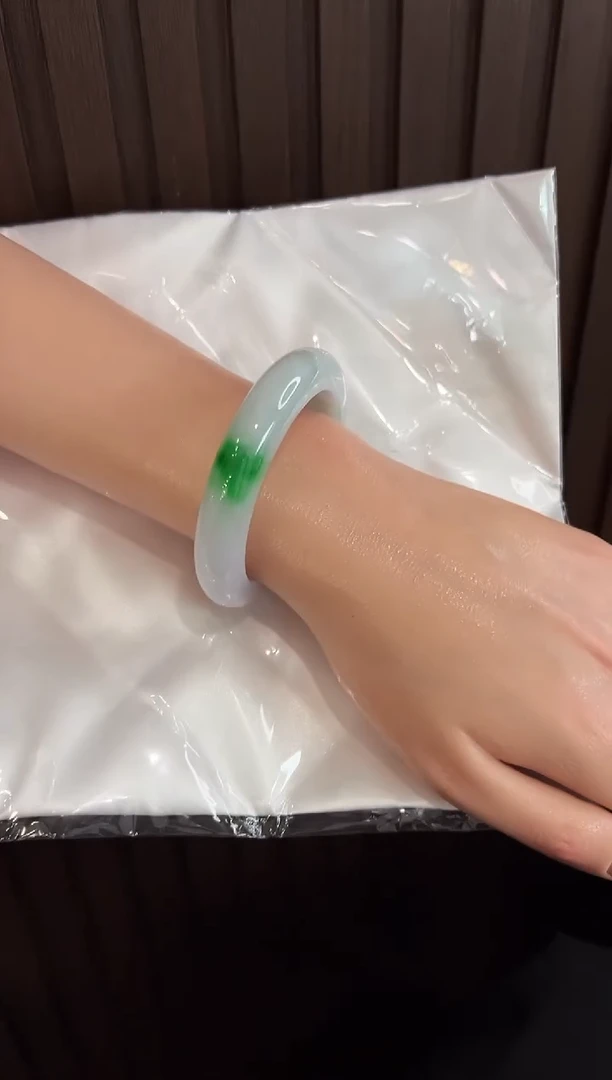 未镶嵌手镯翡翠55细糯化白底青飘花手镯