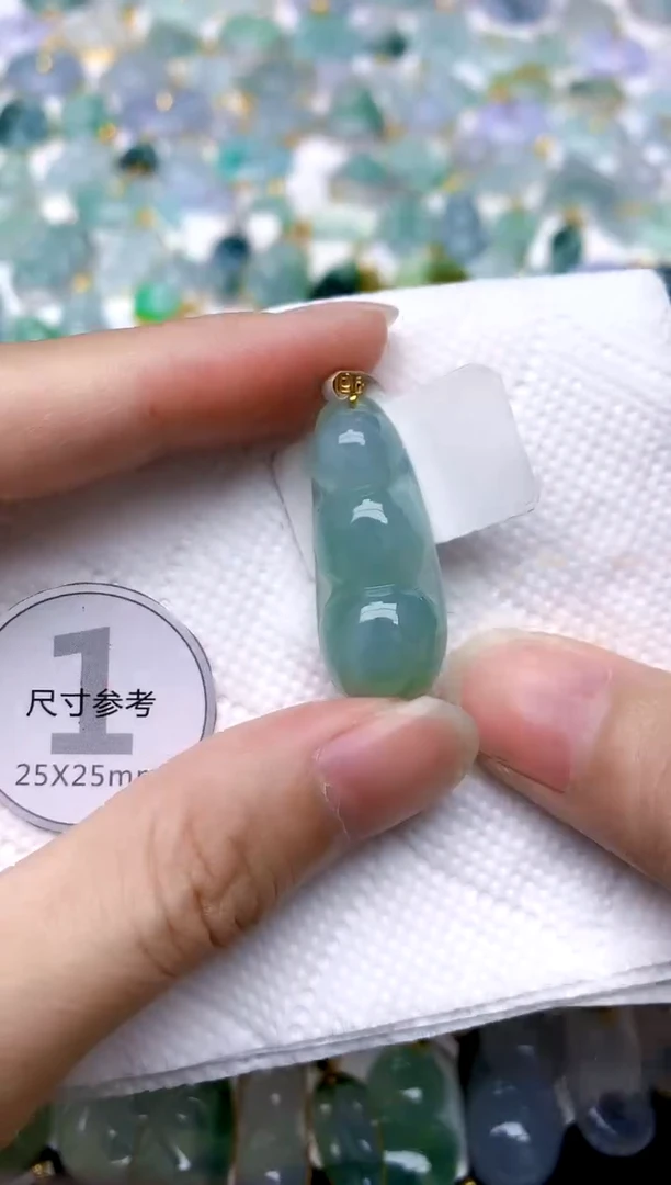 颈饰18K金镶嵌翡翠天然A货翡翠