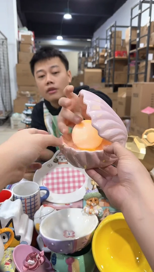 瓷片粉色贝壳带灯摆件