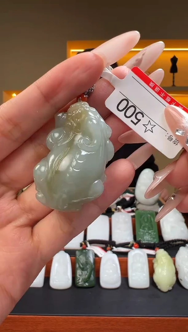 颈饰未镶嵌和田玉1