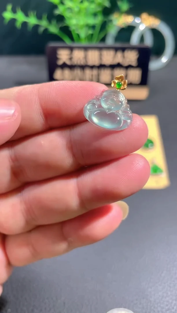 翡翠18K金镶嵌颈饰翡翠