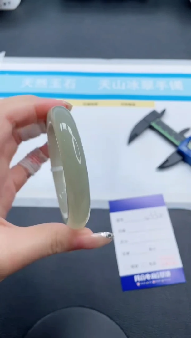 和田玉手镯未镶嵌8V332-57