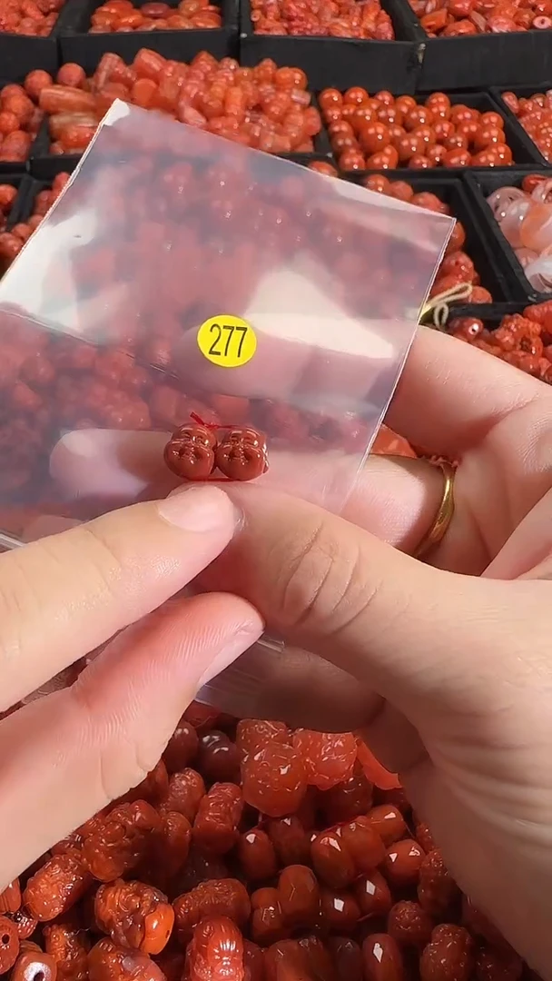 颈饰未镶嵌南红玛瑙1