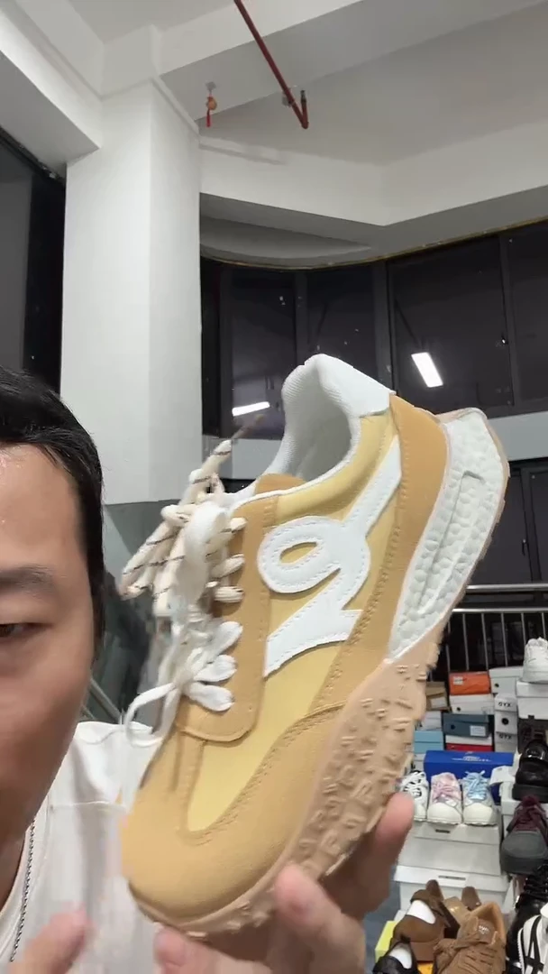 丁**?黄色白标白鞋带38