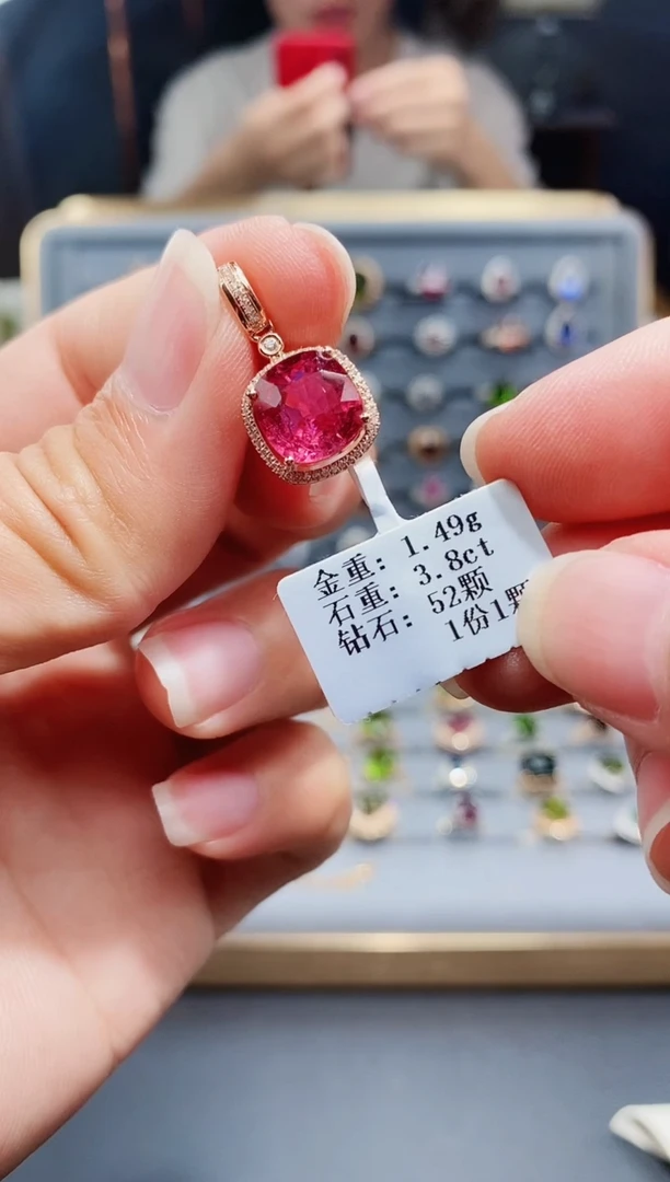 18K金镶嵌颈饰碧玺3.8..