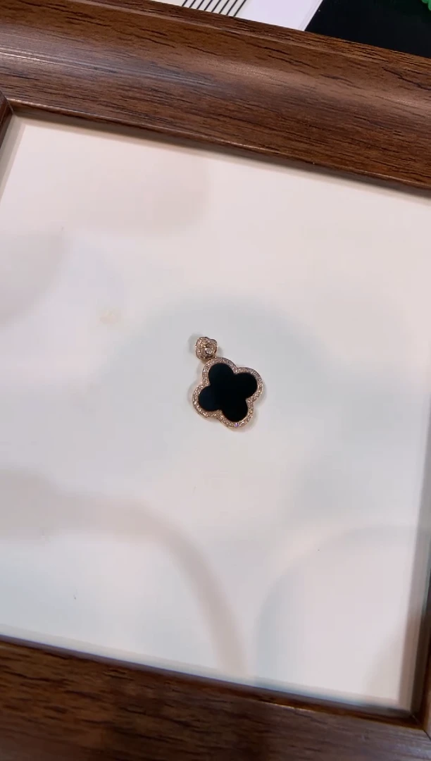 颈饰18K金镶嵌翡翠花件吊坠