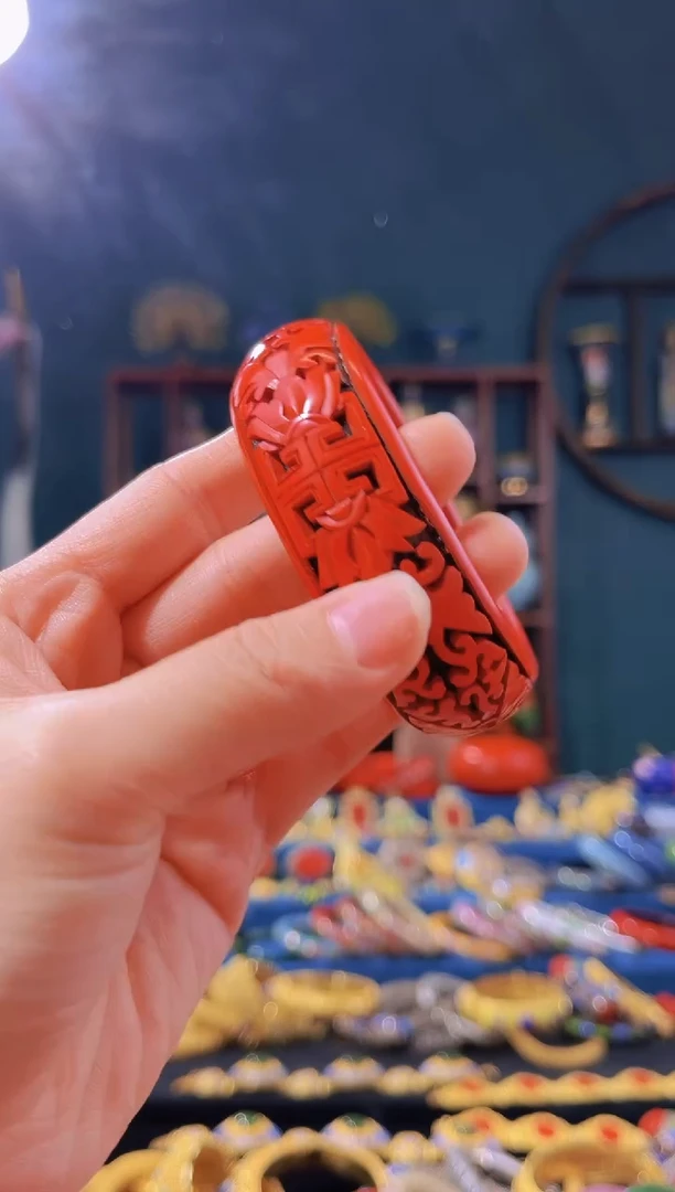 【闪购商品】雕漆手镯缠枝古背圈口58