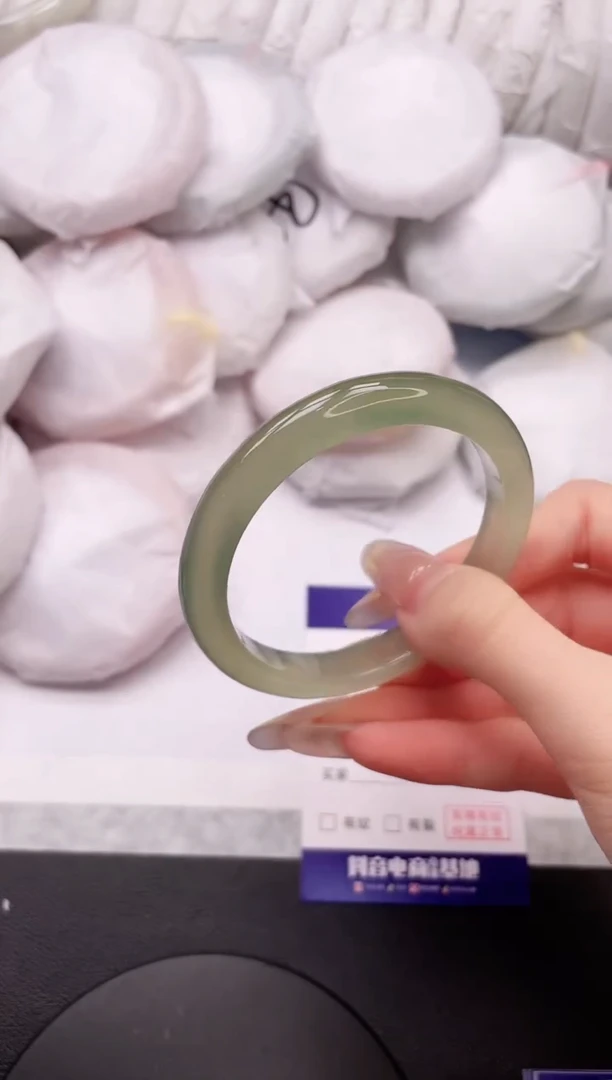 【闪购商品】石英质玉手镯未镶嵌15K370-56