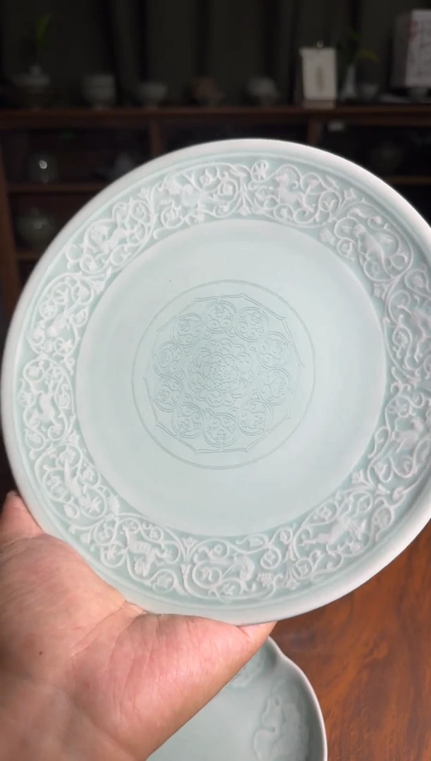 瓷微瑕天青宝相花平盘1个