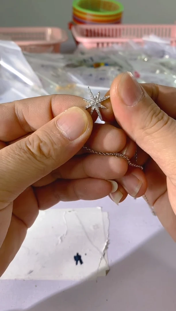 【闪购商品】水晶颈饰银S925镶嵌X409红宝，蓝宝，多样性发一件赠链